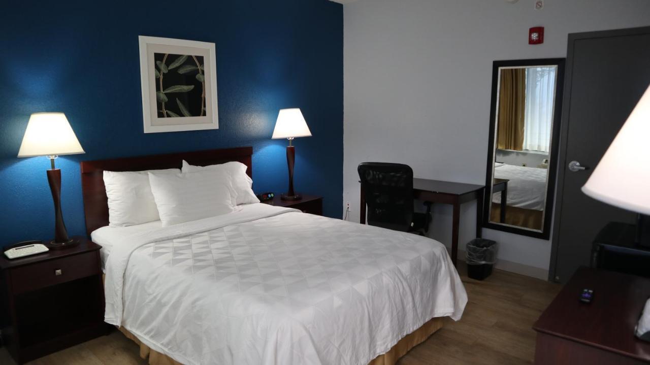 Hotel Waterfront Phl Airport 3*